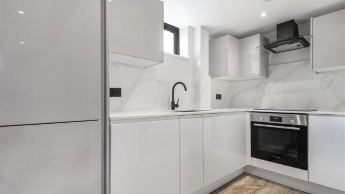 alert-–-homeowner-blasted-for-listing-refurbished-home-for-225k-after-house-hunters-spot-massive-catch