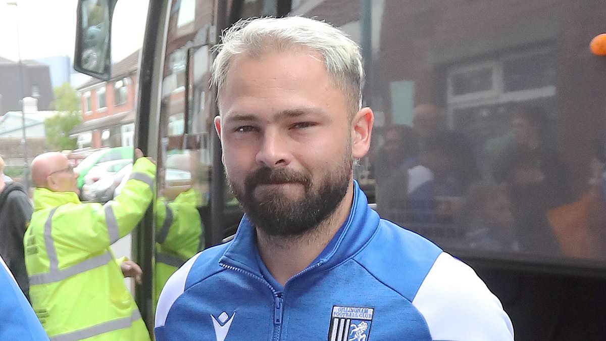 alert-–-olivia-attwood’s-husband-bradley-dack-is-still-wearing-his-wedding-ring-as-he-breaks-cover-after-her-cosy-display-with-pete-wicks-in-ibiza