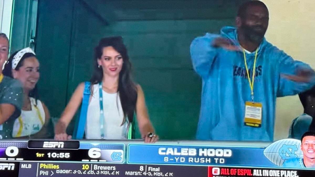 alert-–-jordon-hudson-looks-on-as-bill-belichick-and-north-carolina-are-humiliated-by-tcu-in-his-college-debut