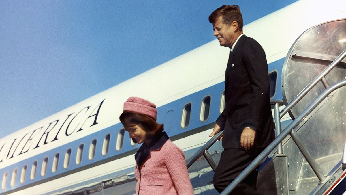 alert-–-all-the-signs-trump-is-channeling-jfk’s-presidency…-as-furious-whispers-swirl-within-the-kennedy-clan