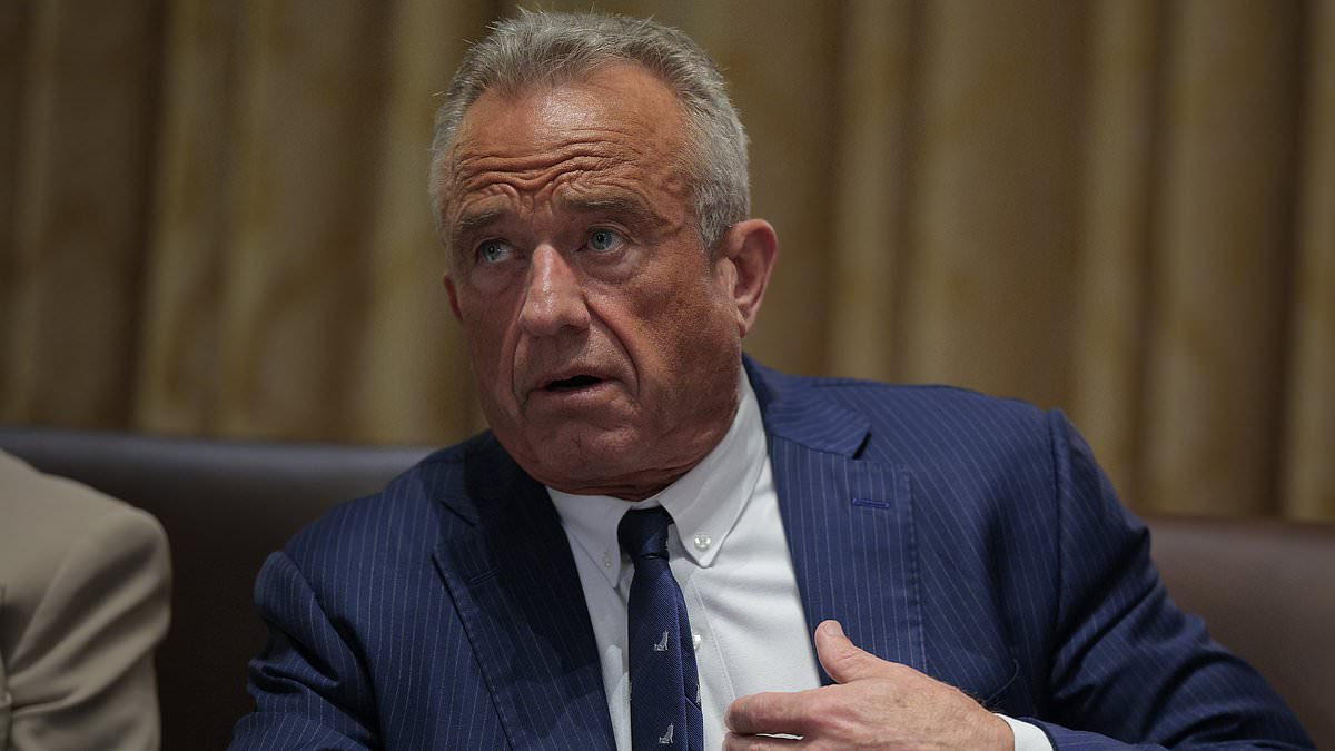 alert-–-more-than-1,000-hhs-employees-stage-revolt-and-demand-rfk-jr’s-resignation-after-cdc-director-ousting